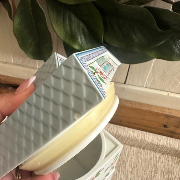 Lenox Spice Village Blue and Green Floral Tea Shoppe Canister - Picture 8 of 9